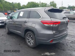 2019 Toyota Highlander SE with VIN 5TDJZRFH0KS722418, listed as a IAAI auction lot 42531509 with 64,369 mi miles and . Bid and sale history available at DreamBid. Image 3.