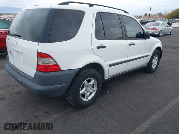 1998 Mercedes-Benz M-Class with VIN 4JGAB54E8WA033005, listed as a IAAI auction lot 41749012 with 194,731 mi miles. Bid and sale history available at carsss.com. Image 4.