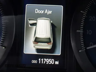 2015 Toyota Sienna XLE with VIN 5TDYK3DC6FS672329, listed as a IAAI auction lot 41908974 with 117,950 mi miles. Bid and sale history available at carsss.com. Image 15.