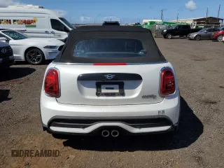 2024 MINI Convertible Cooper S z VIN WMW43DL08R3S00631, wystawiony jako Copart lot #49013325 z przebiegiem 13 760 mil mil oraz Czysty tytuł • Clean title. Historia ofert i sprzedaży dostępna na DreamBid. Obrazek 6.