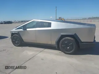 2024 Tesla Cybertruck с VIN 7G2CEHED8RA029960, выставлен на аукционе IAAI как лот 41829549 с пробегом 5 161 миль миль и . История ставок и продаж доступна на DreamBid. Изображение 14.
