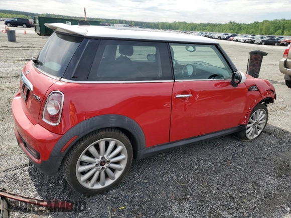 2011 MINI Hardtop S z VIN WMWSV3C50BTY10844, wystawiony jako Copart lot #54342145 z przebiegiem 86 825 mil mil oraz Szkody całkowita. Historia ofert i sprzedaży dostępna na DreamBid. Obrazek 3.