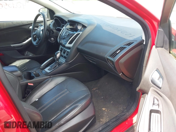 2013 Ford Focus SE z VIN 1FADP3F27DL227588, wystawiony jako IAAI lot #42210560 z przebiegiem 248 185 mil mil oraz . Historia ofert i sprzedaży dostępna na DreamBid. Obrazek 5.