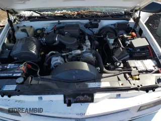 1998 Chevrolet Tahoe z VIN 3GNEK18R6WG128702, wystawiony jako Copart lot #49961445 z przebiegiem 154 187 mil mil oraz Czysty tytuł • Clean title. Historia ofert i sprzedaży dostępna na DreamBid. Obrazek 11.
