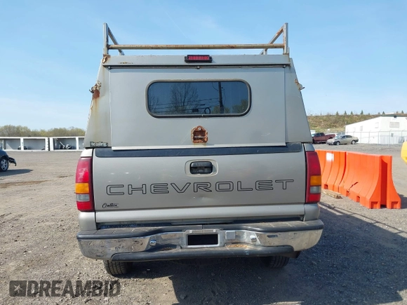 2002 Chevrolet Silverado 2500HD LS with VIN 1GCHK23U12F114290, listed as a IAAI auction lot 42115084 with 132,472 mi miles. Bid and sale history available at carsss.com. Image 16.