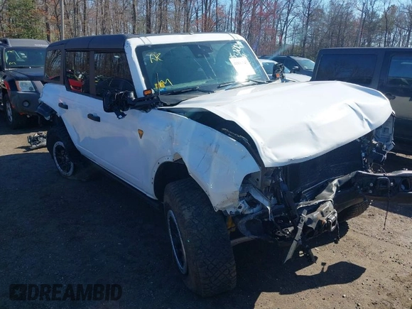 2023 Ford Bronco z VIN 1FMEE5DP0PLC12557, wystawiony jako IAAI lot #41854143 z przebiegiem 9 839 mil mil oraz . Historia ofert i sprzedaży dostępna na DreamBid. Obrazek 1.