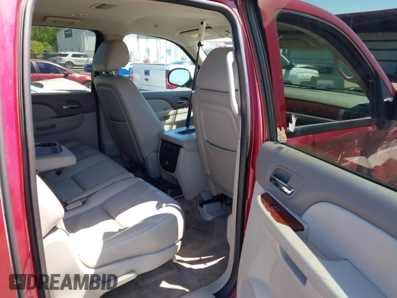 2011 GMC Yukon XL SLT with VIN 1GKS2KE37BR118843, listed as a IAAI auction lot 41983870 with 236,029 mi miles. Bid and sale history available at carsss.com. Image 8.