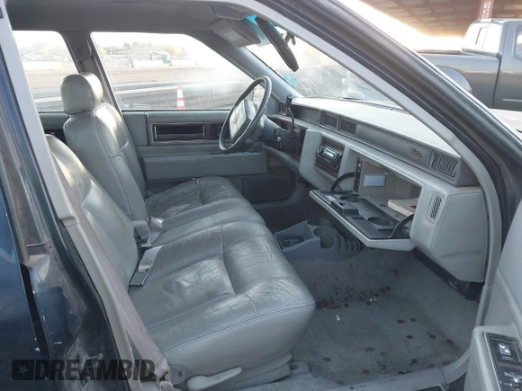 1992 Cadillac DeVille z VIN 1G6CD53B9N4283805, wystawiony jako IAAI lot #41957787 z przebiegiem 88 791 mil mil oraz . Historia ofert i sprzedaży dostępna na DreamBid. Obrazek 5.
