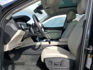 2024 Audi Q8 e-tron Premium Plus z VIN WA15AAGE4RB029832, wystawiony jako Copart lot #79555074 z przebiegiem 12 722 mil mil oraz Szkoda całkowita • Salvage title. Historia ofert i sprzedaży dostępna na DreamBid. Obrazek 7.