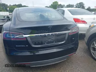 2013 Tesla Model S с VIN 5YJSA1DG7DFP26402, выставлен на аукционе IAAI как лот 42195726 с пробегом 100 890 миль миль и . История ставок и продаж доступна на DreamBid. Изображение 16.