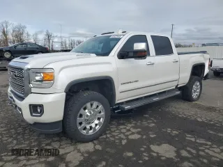 2018 GMC Sierra 2500HD Denali z VIN 1GT12UEY2JF208111, wystawiony jako Copart lot #48522465 z przebiegiem 80 338 mil mil oraz Szkody całkowita. Historia ofert i sprzedaży dostępna na DreamBid. Obrazek 1.