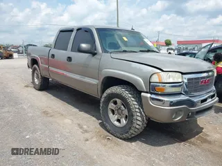2003 GMC Sierra 1500HD SLT z VIN 1GTGK13U93F108499, wystawiony jako IAAI lot #42149012 z przebiegiem 296 775 mil mil oraz . Historia ofert i sprzedaży dostępna na DreamBid. Obrazek 1.