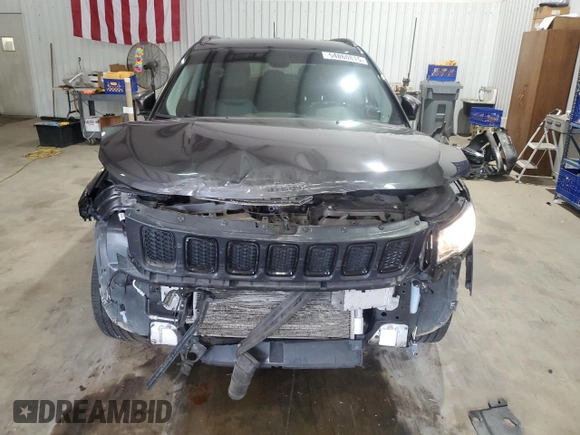 2020 Jeep Compass Latitude z VIN 3C4NJCBB6LT252619, wystawiony jako Copart lot #54860815 z przebiegiem Nie podano mil oraz Szkoda całkowita • Salvage title. Historia ofert i sprzedaży dostępna na DreamBid. Obrazek 5.