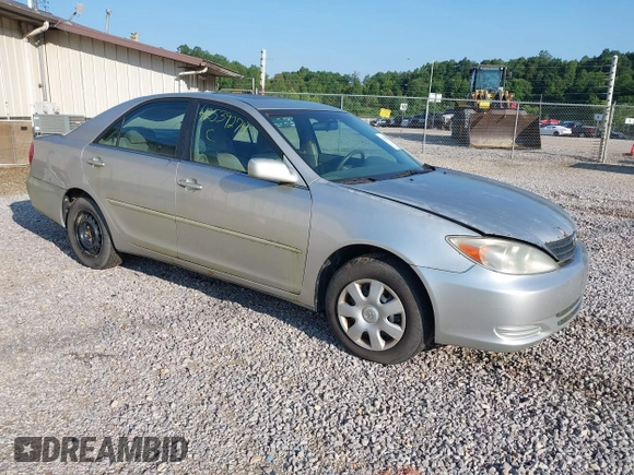 2004 Toyota Camry LE z VIN 4T1BE32K64U939657, wystawiony jako IAAI lot #42539274 z przebiegiem 271 429 mil mil oraz . Historia ofert i sprzedaży dostępna na DreamBid. Obrazek 1.