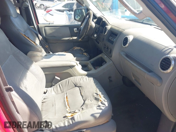 2004 Ford Expedition Special Service with VIN 1FMPU16L84LB04455, listed as a IAAI auction lot 41736767 with 286,292 mi miles. Bid and sale history available at carsss.com. Image 5.