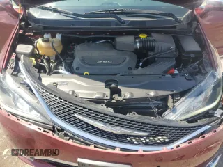 2017 Chrysler Pacifica Limited z VIN 2C4RC1GG9HR803866, wystawiony jako Copart lot #58825685 z przebiegiem 90 872 mil mil oraz Szkoda całkowita • Salvage title. Historia ofert i sprzedaży dostępna na DreamBid. Obrazek 12.