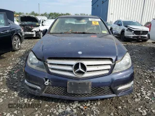2012 Mercedes-Benz C 300 Sport z VIN WDDGF8BB7CR234264, wystawiony jako Copart lot #62985715 z przebiegiem Nie podano mil oraz Czysty tytuł • Clean title. Historia ofert i sprzedaży dostępna na DreamBid. Obrazek 5.