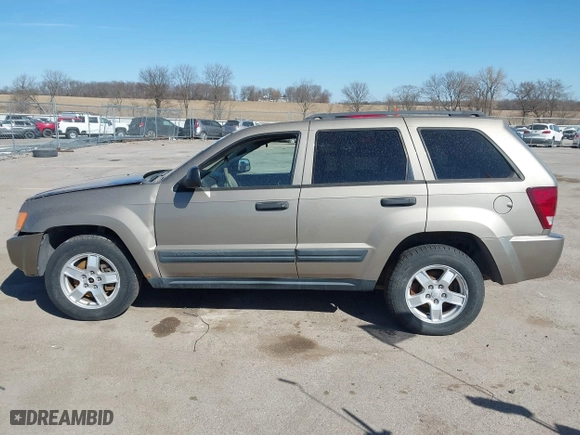 2005 Jeep Grand Cherokee Laredo with VIN 1J4GR48K85C540116, listed as a IAAI auction lot 41816065 with 137,388 mi miles. Bid and sale history available at carsss.com. Image 15.