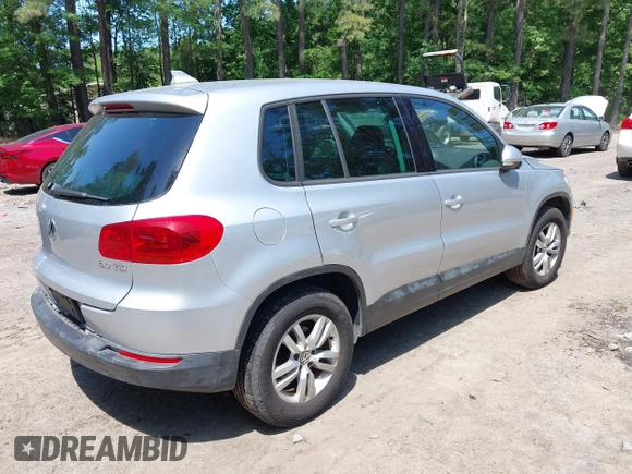 2012 Volkswagen Tiguan SE z VIN WVGAV7AX8CW542695, wystawiony jako IAAI lot #42270445 z przebiegiem 125 419 mil mil oraz . Historia ofert i sprzedaży dostępna na DreamBid. Obrazek 4.
