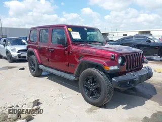 2021 Jeep Wrangler Unlimited Sahara Altitude z VIN 1C4HJXEG5MW649214, wystawiony jako IAAI lot #42329891 z przebiegiem 71 275 mil mil oraz . Historia ofert i sprzedaży dostępna na DreamBid. Obrazek 1.
