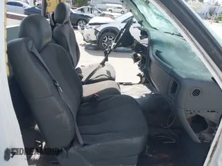 1999 Chevrolet Silverado 2500 z VIN 1GBGC24U2XE246595, wystawiony jako IAAI lot #41865596 z przebiegiem Nie podano mil oraz . Historia ofert i sprzedaży dostępna na DreamBid. Obrazek 5.