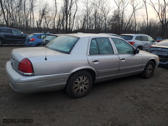 2005 Ford Crown Victoria LX with VIN 2FAFP74W55X166493, listed as a Copart auction lot 88592755 with 54,660 mi miles and Clean Title. Bid and sale history available at carsss.com. Image 3.