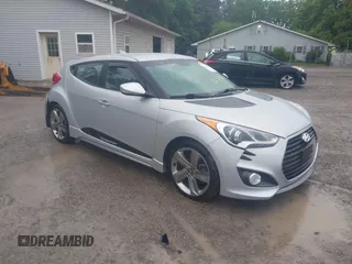 2013 Hyundai Veloster Turbo z VIN KMHTC6AE2DU130048, wystawiony jako IAAI lot #42384247 z przebiegiem 110 992 mil mil oraz . Historia ofert i sprzedaży dostępna na DreamBid. Obrazek 1.