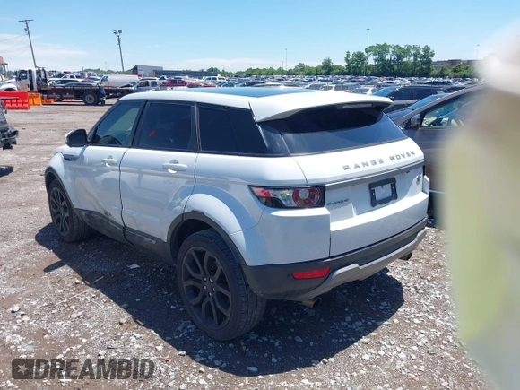 2015 Land Rover Range Rover Evoque Pure Premium z VIN SALVR2BG2FH075464, wystawiony jako IAAI lot #42268278 z przebiegiem 135 426 mil mil oraz . Historia ofert i sprzedaży dostępna na DreamBid. Obrazek 3.
