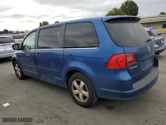 2010 Volkswagen Routan SE with VIN 2V4RW3D13AR407205, listed as a Copart auction lot 71966474 with 93,927 mi miles and Clean Title. Bid and sale history available at carsss.com. Image 2.
