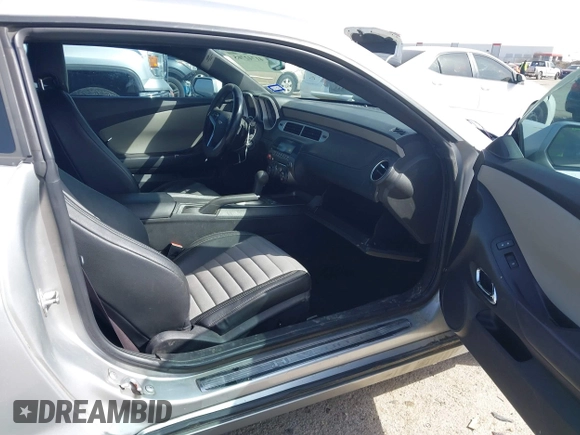 2013 Chevrolet Camaro LS с VIN 2G1FA1E32D9131600, выставлен на аукционе IAAI как лот 41742765 с пробегом 184 660 миль миль и . История ставок и продаж доступна на DreamBid. Изображение 5.