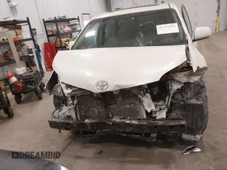 2017 Toyota Sienna XLE с VIN 5TDDZ3DC5HS162874, выставлен на аукционе IAAI как лот 41373496 с пробегом 108 043 миль миль и . История ставок и продаж доступна на DreamBid. Изображение 13.