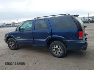 2000 GMC Jimmy SLE Convenience with VIN 1GKDT13W8Y2340743, listed as a IAAI auction lot 41393906 with 196,520 mi miles. Bid and sale history available at carsss.com. Image 15.