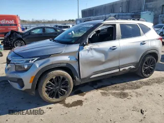 2022 Kia Seltos Nightfall with VIN KNDEUCA29N7272492, listed as a Copart auction lot 88983665 with 31,801 mi miles and Salvage Title. Bid and sale history available at carsss.com. Image 1.