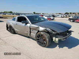 2008 Ford Mustang GT Deluxe z VIN 1ZVHT82H885154382, wystawiony jako Copart lot #51860665 z przebiegiem Nie podano mil oraz Szkoda całkowita • Salvage title. Historia ofert i sprzedaży dostępna na DreamBid. Obrazek 4.