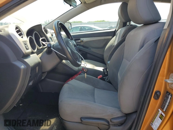 2010 Toyota Matrix z VIN 2T1KU4EE2AC290094, wystawiony jako Copart lot #59189375 z przebiegiem 211 910 mil mil oraz Czysty tytuł • Clean title. Historia ofert i sprzedaży dostępna na DreamBid. Obrazek 7.