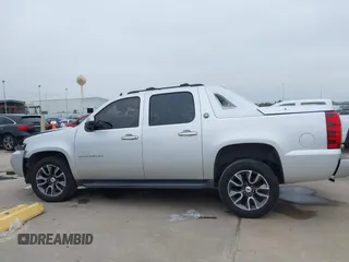 2013 Chevrolet Avalanche LT with VIN 3GNMCFE04DG162646, listed as a IAAI auction lot 41591896 with 151,541 mi miles and . Bid and sale history available at DreamBid. Image 15.