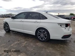 2024 Volkswagen Jetta Sport z VIN 3VWBM7BU5RM064239, wystawiony jako Copart lot #56645935 z przebiegiem 25 067 mil mil oraz Nie do naprawy • Non repairable. Historia ofert i sprzedaży dostępna na DreamBid. Obrazek 2.