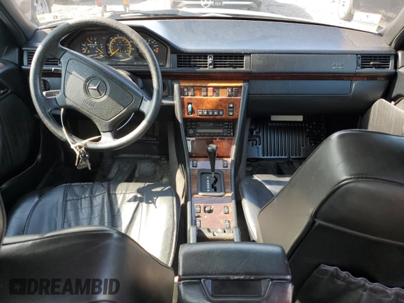 1995 Mercedes-Benz E 320 with VIN WDBEA32E1SC228604, listed as a Copart auction lot 55938105 with 181,204 mi miles and Clean Title. Bid and sale history available at DreamBid. Image 8.