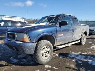 2004 GMC Sonoma SLS with VIN 1GTDT13X24K138866, listed as a Copart auction lot 46096955 with 215,499 mi miles and Salvage Title. Bid and sale history available at carsss.com. Image 1.