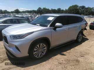 2023 Toyota Highlander L z VIN 5TDKDRAH7PS047667, wystawiony jako IAAI lot #42346321 z przebiegiem 24 917 mil mil oraz . Historia ofert i sprzedaży dostępna na DreamBid. Obrazek 17.