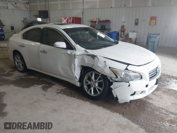 2014 Nissan Maxima SV z VIN 1N4AA5AP8EC499409, wystawiony jako IAAI lot #41732697 z przebiegiem 117 202 mil mil oraz . Historia ofert i sprzedaży dostępna na DreamBid. Obrazek 1.