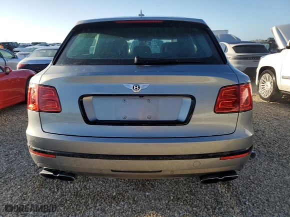 2019 Bentley Bentayga V8 with VIN SJAAM2ZV4KC024727, listed as a Copart auction lot 74625214 with 0 miles and Non Repairable. Bid and sale history available at carsss.com. Image 6.