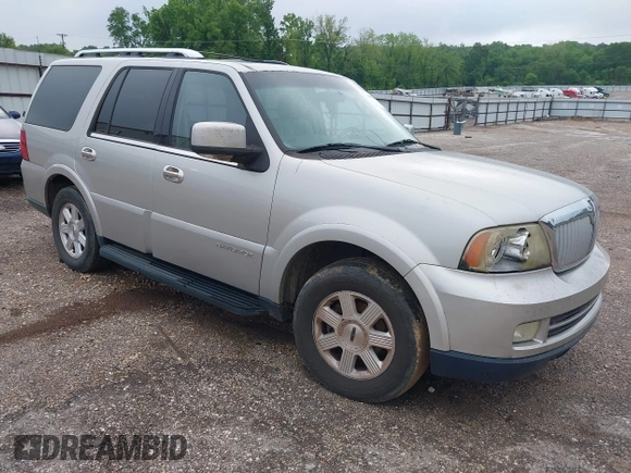 2005 Lincoln Navigator Luxury with VIN 5LMFU27585LJ15553, listed as a IAAI auction lot 42090461 with 243,871 mi miles. Bid and sale history available at carsss.com. Image 1.