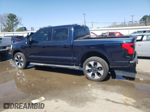 2022 Ford F-150 Lightning Pro z VIN 1FT6W1EV2NWG03314, wystawiony jako Copart lot #48468015 z przebiegiem 10 643 mil mil oraz Czysty tytuł • Clean title. Historia ofert i sprzedaży dostępna na DreamBid. Obrazek 2.