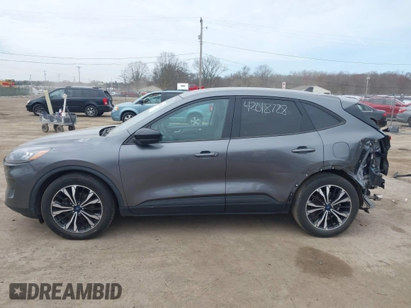 2021 Ford Escape SE z VIN 1FMCU0G62MUA94307, wystawiony jako IAAI lot #42018728 z przebiegiem 142 662 mil mil oraz . Historia ofert i sprzedaży dostępna na DreamBid. Obrazek 15.