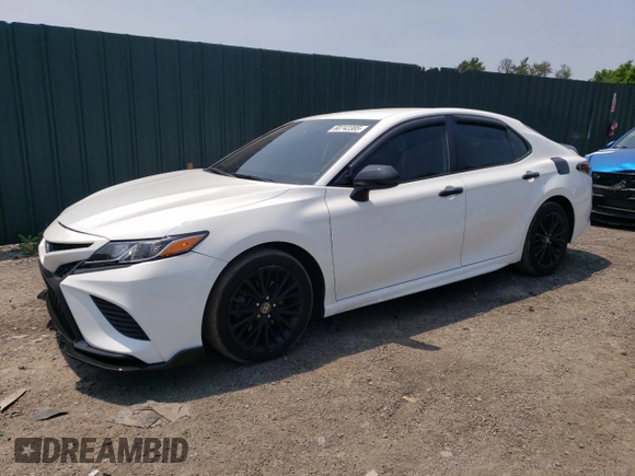 2020 Toyota Camry SE z VIN 4T1G11AKXLU390146, wystawiony jako Copart lot #60742385 z przebiegiem 52 798 mil mil oraz Czysty tytuł • Clean title. Historia ofert i sprzedaży dostępna na DreamBid. Obrazek 1.