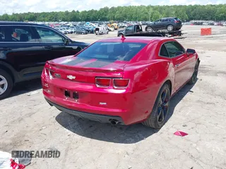 2013 Chevrolet Camaro LT z VIN 2G1FB1E39D9141179, wystawiony jako IAAI lot #42251362 z przebiegiem 135 433 mil mil oraz . Historia ofert i sprzedaży dostępna na DreamBid. Obrazek 4.