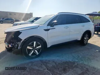 2023 Kia Sorento S z VIN 5XYRL4LC1PG183098, wystawiony jako Copart lot #65576105 z przebiegiem 46 692 mil mil oraz Czysty tytuł • Clean title. Historia ofert i sprzedaży dostępna na DreamBid. Obrazek 1.