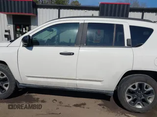 2008 Jeep Compass Sport with VIN 1J8FF47W98D584311, listed as a IAAI auction lot 41644836 with 213,271 mi miles and . Bid and sale history available at carsss.com. Image 14.