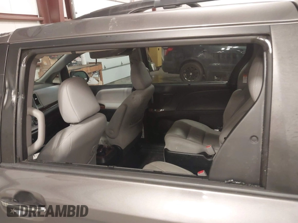 2017 Toyota Sienna XLE Auto Access Seat with VIN 5TDYZ3DC1HS791419, listed as a IAAI auction lot 41332726 with 85,433 mi miles and . Bid and sale history available at DreamBid. Image 19.